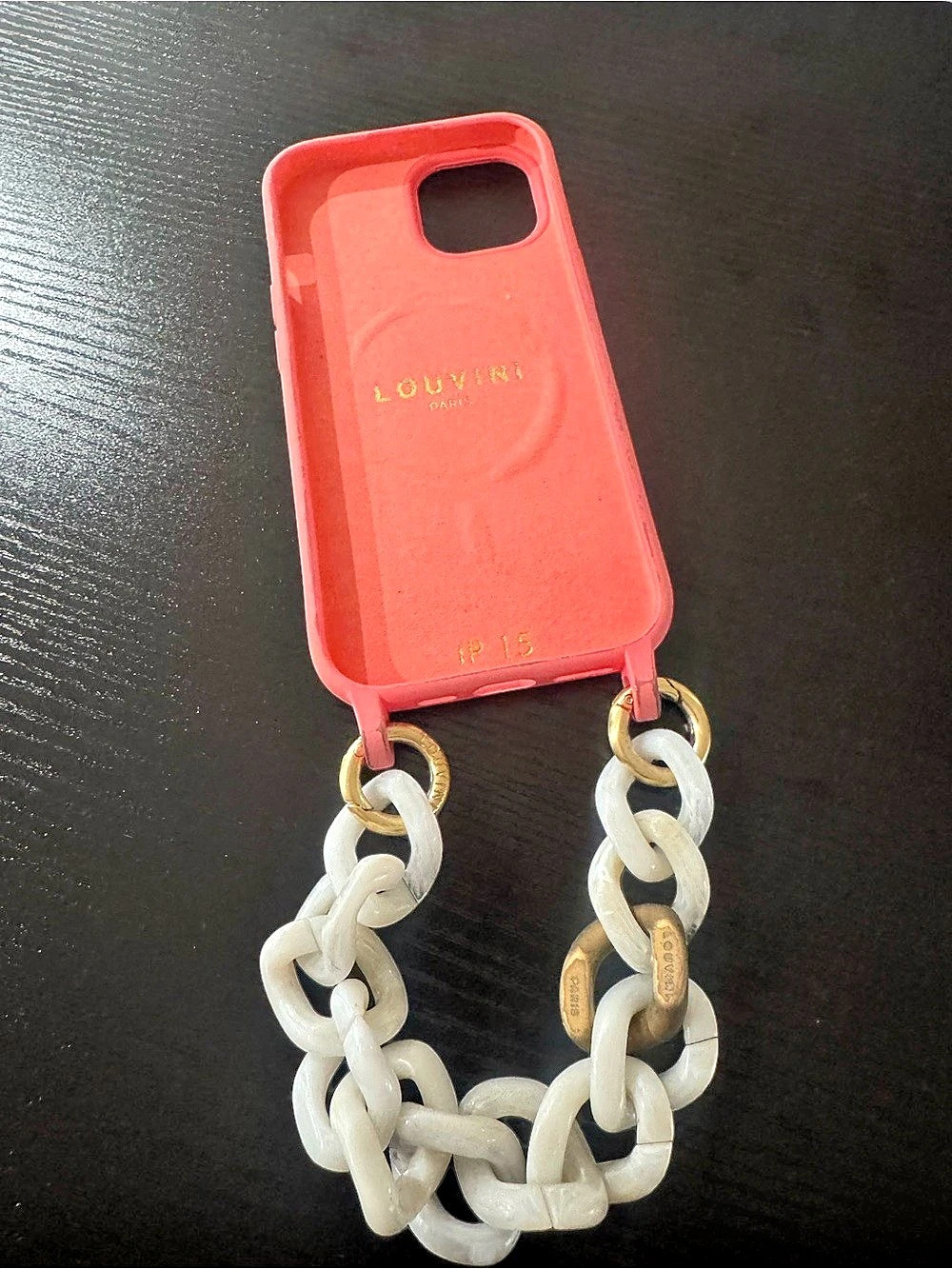LOUVINI Paris iPhone 15 Case with Resin Chain Pink & White